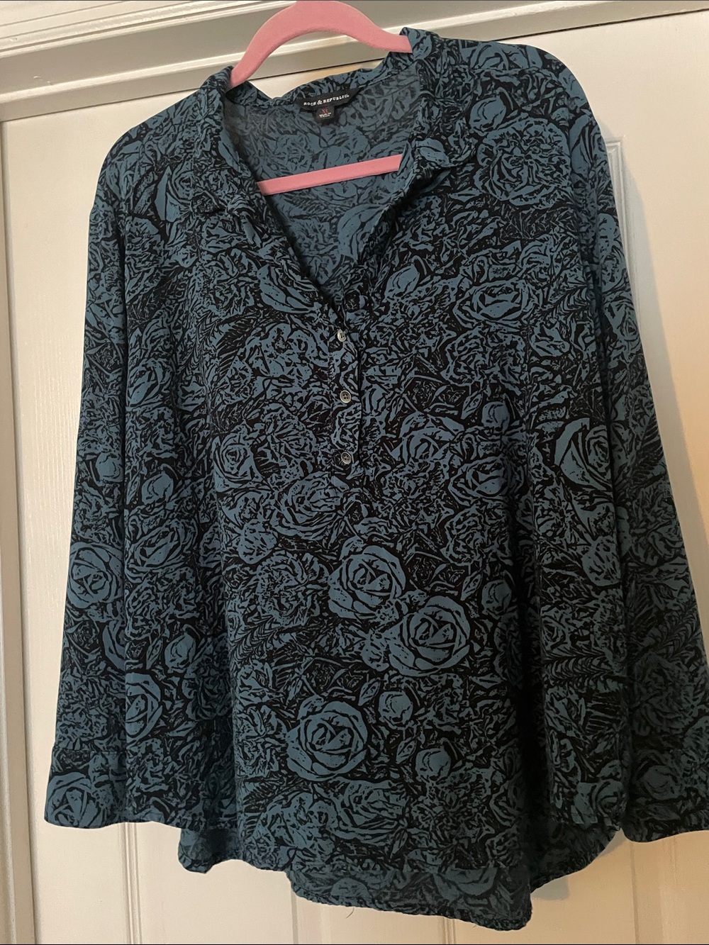 Rock & Republic Teal & Black Floral Long-Sleeve Henley Top w/ Camp Sleeves - XL